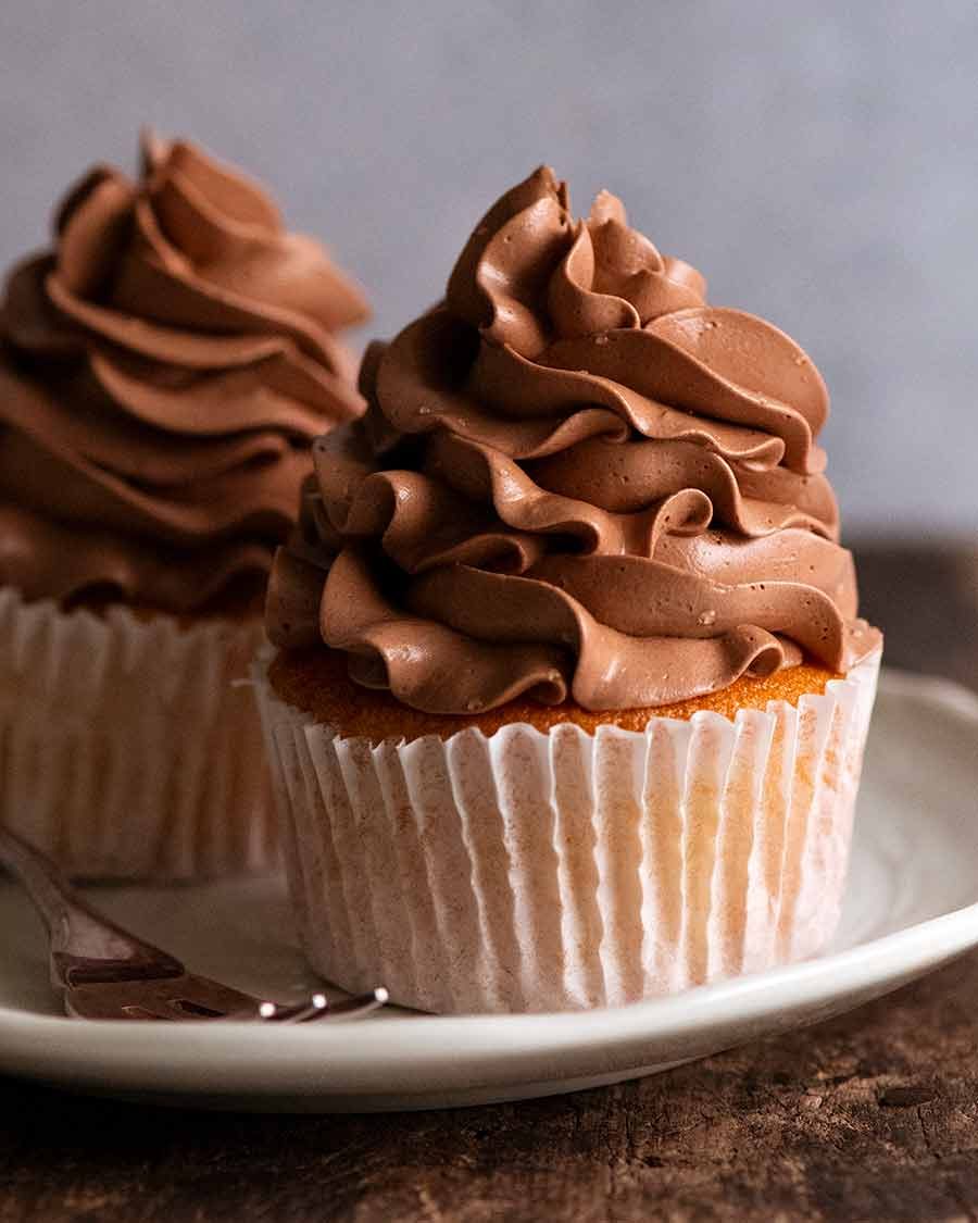 Vanilla Cupcakes (that actually stay moist) Recipe Vanilla Cupcakes with Chocolate Swiss Meringue