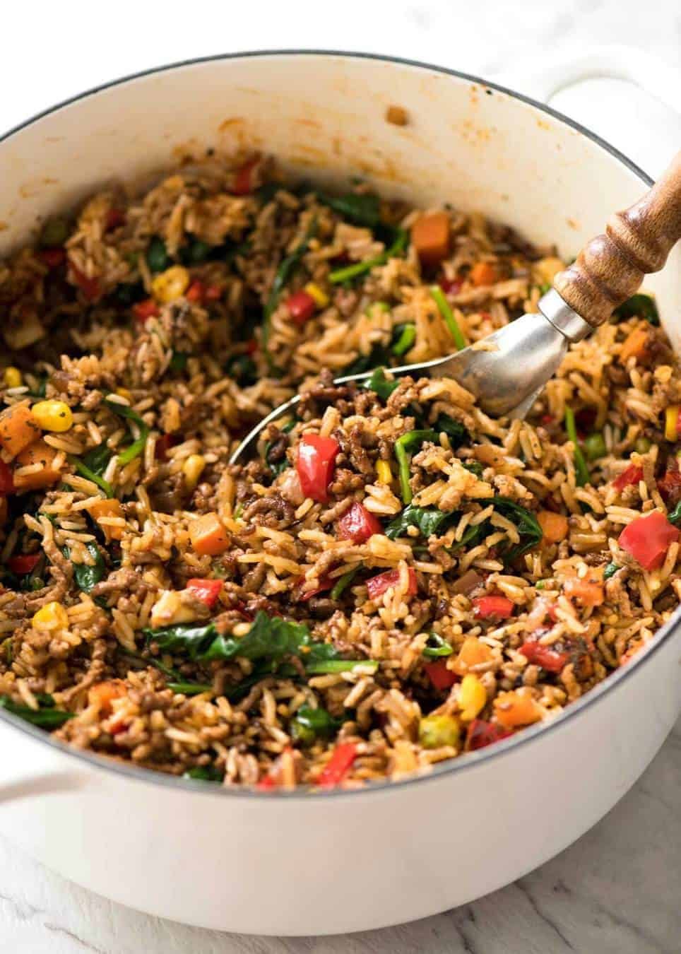 Beef and Rice with Veggies Recipe A quick, fabulous midweek meal - this ground Beef and Rice is made by browning ground beef, then cooking it with flavoured rice and loads of veggies. Irresistibly delicious! www.recipetineats.com
