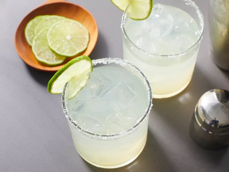 Close up on two rocks glasses full of margarita cocktail