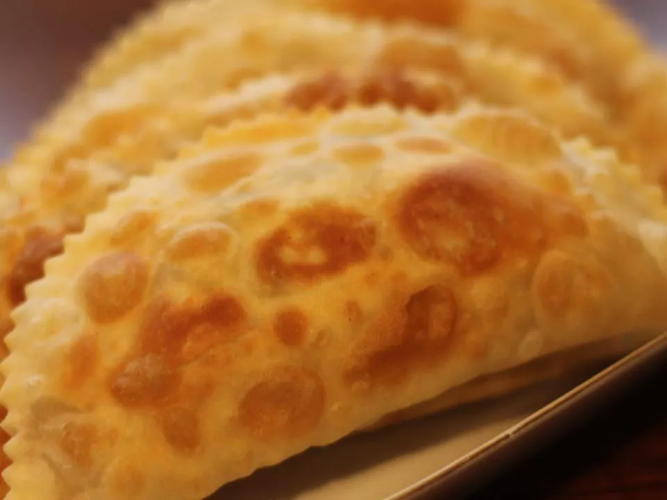Close up view of fried samosas on a plate