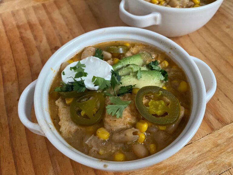 Slow cooker white bean chicken chili