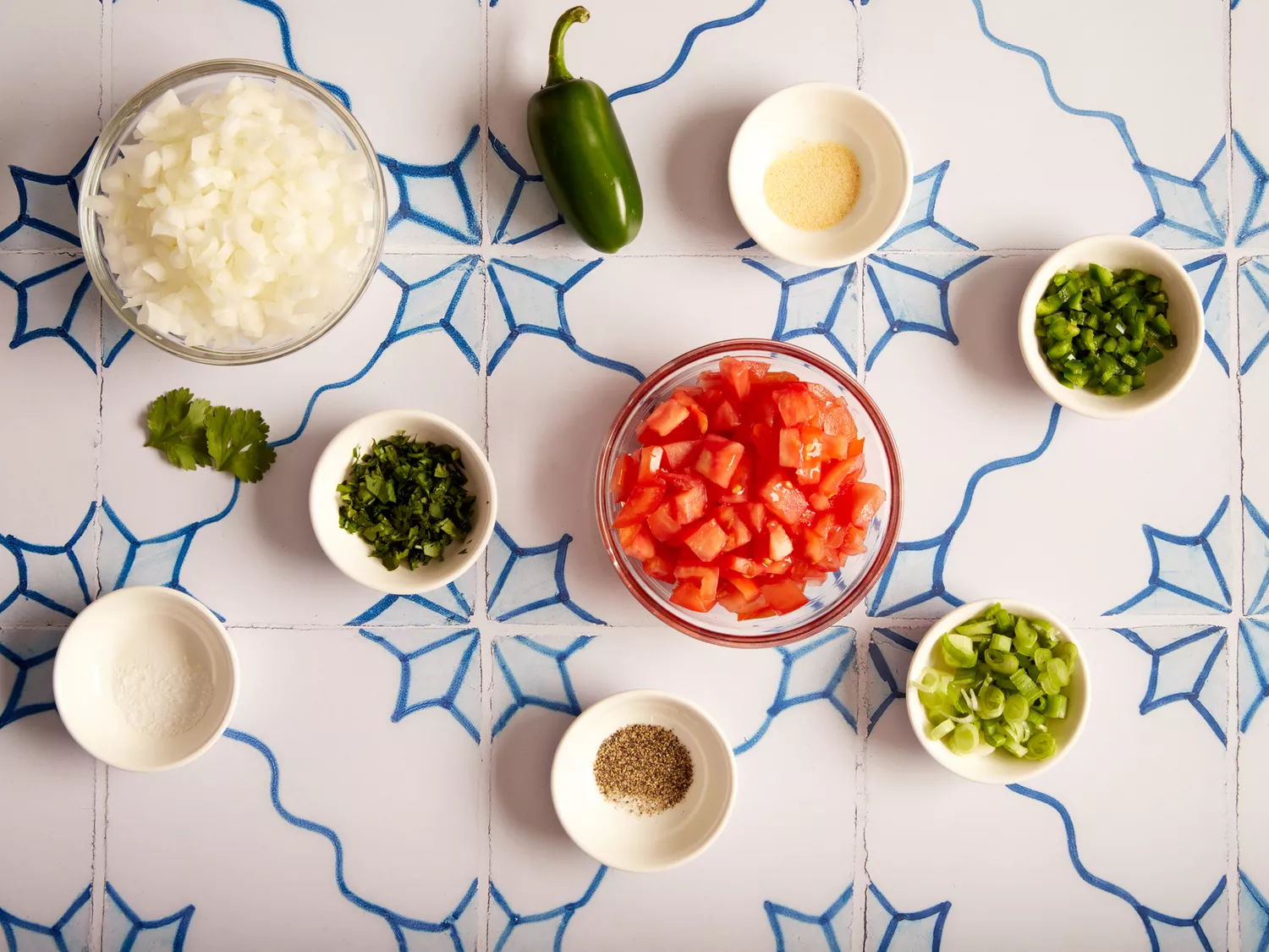 Ingredients to make Pico de Gallo.