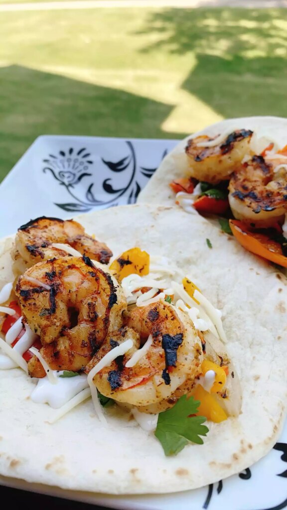 Grilled shrimp fajitas