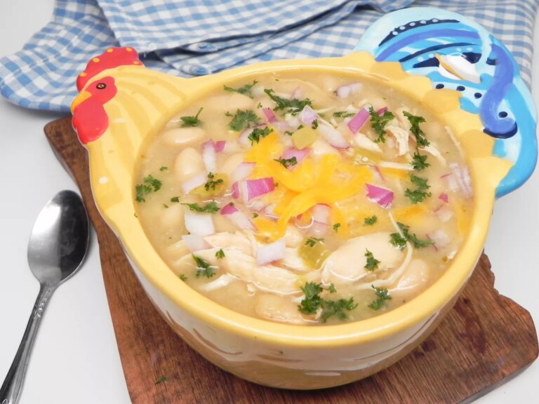Slow cooker shredded chicken chili