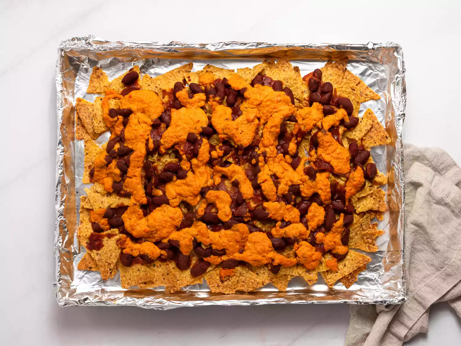 Baked nachos with cheese sauce and beans.