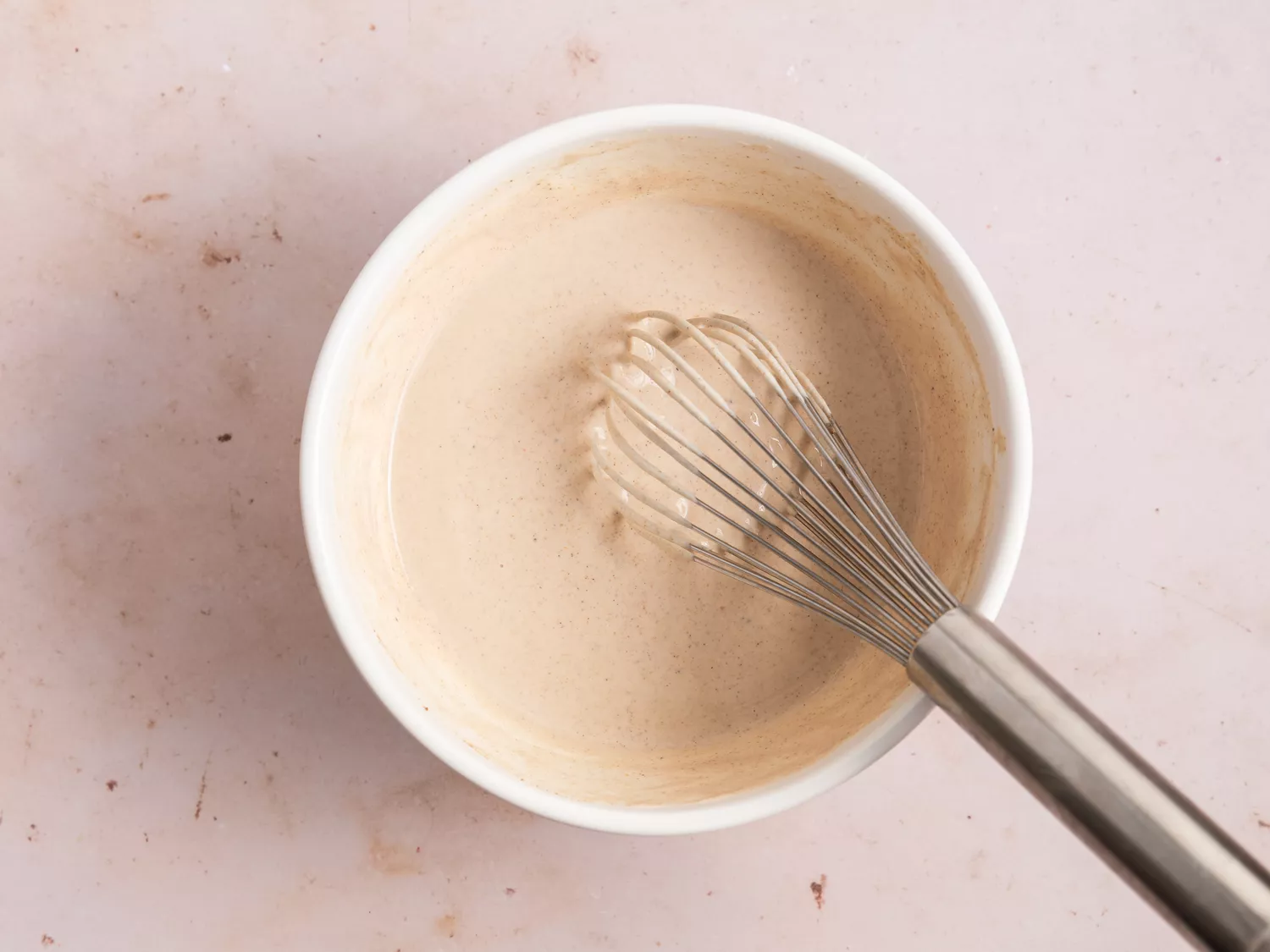 Yogurt sauce in a bowl. 
