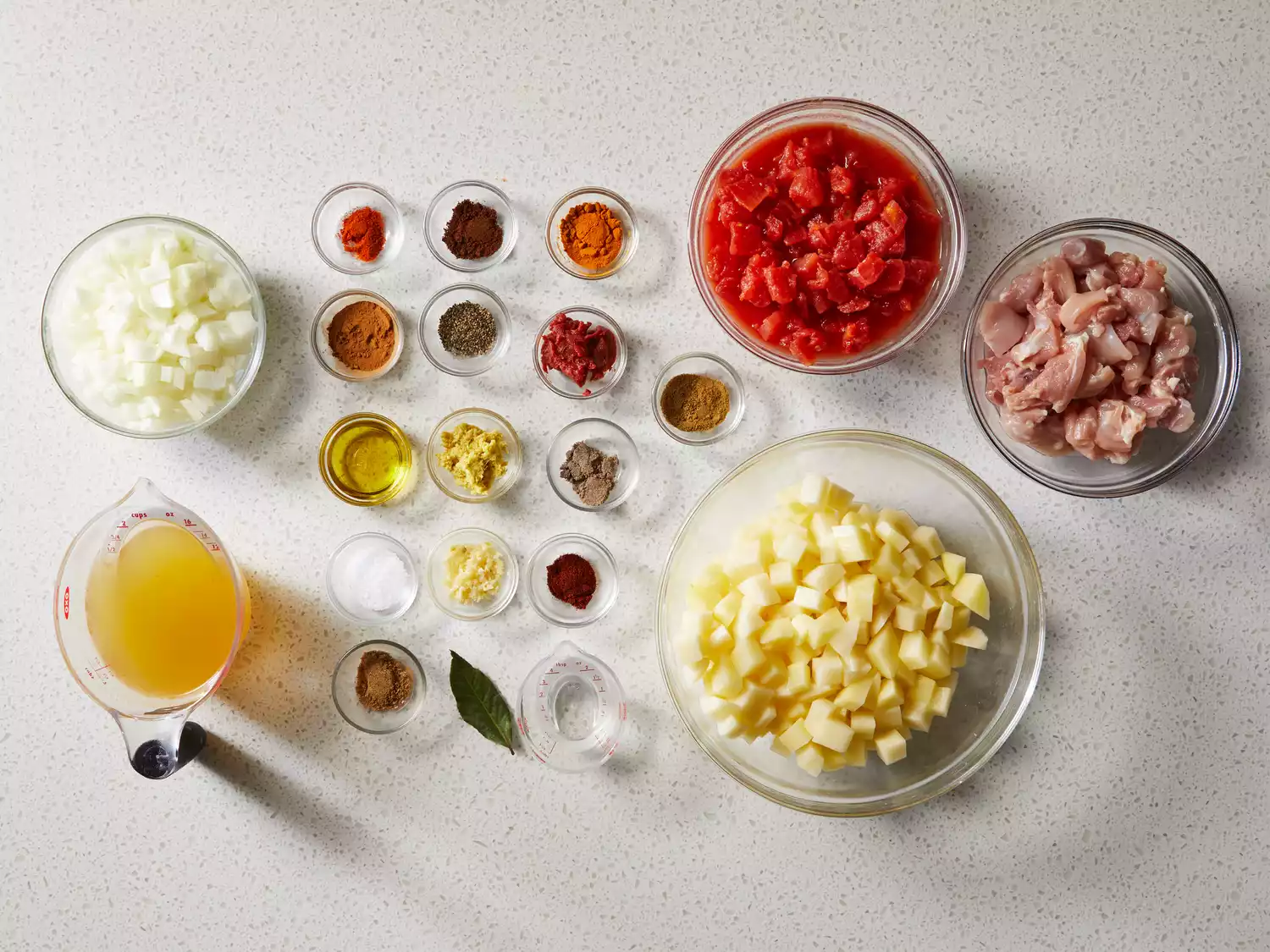 Ingredients to make chicken vindaloo