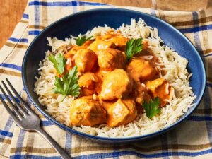 A bowl of curry stand chicken tikka masala served over rice