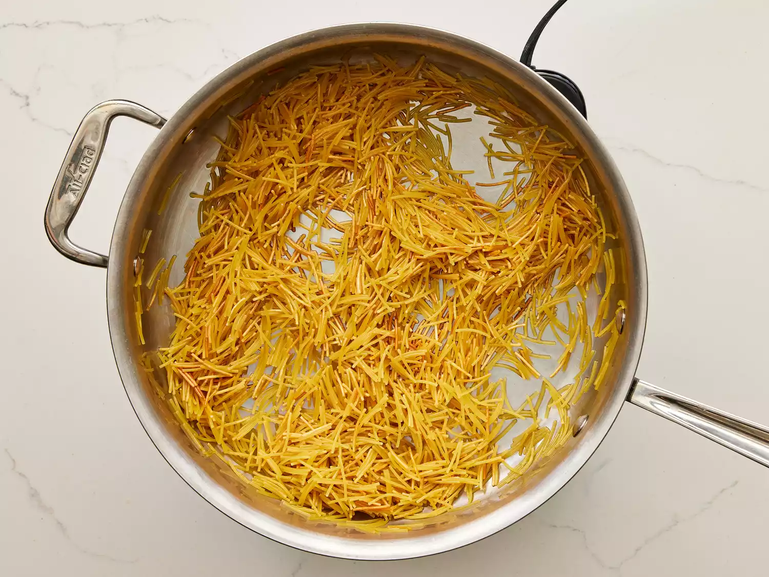 A large pan of toasted Fideo pasta