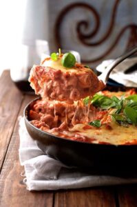 One pot creamy tomato pasta bake action 680px1.jpg