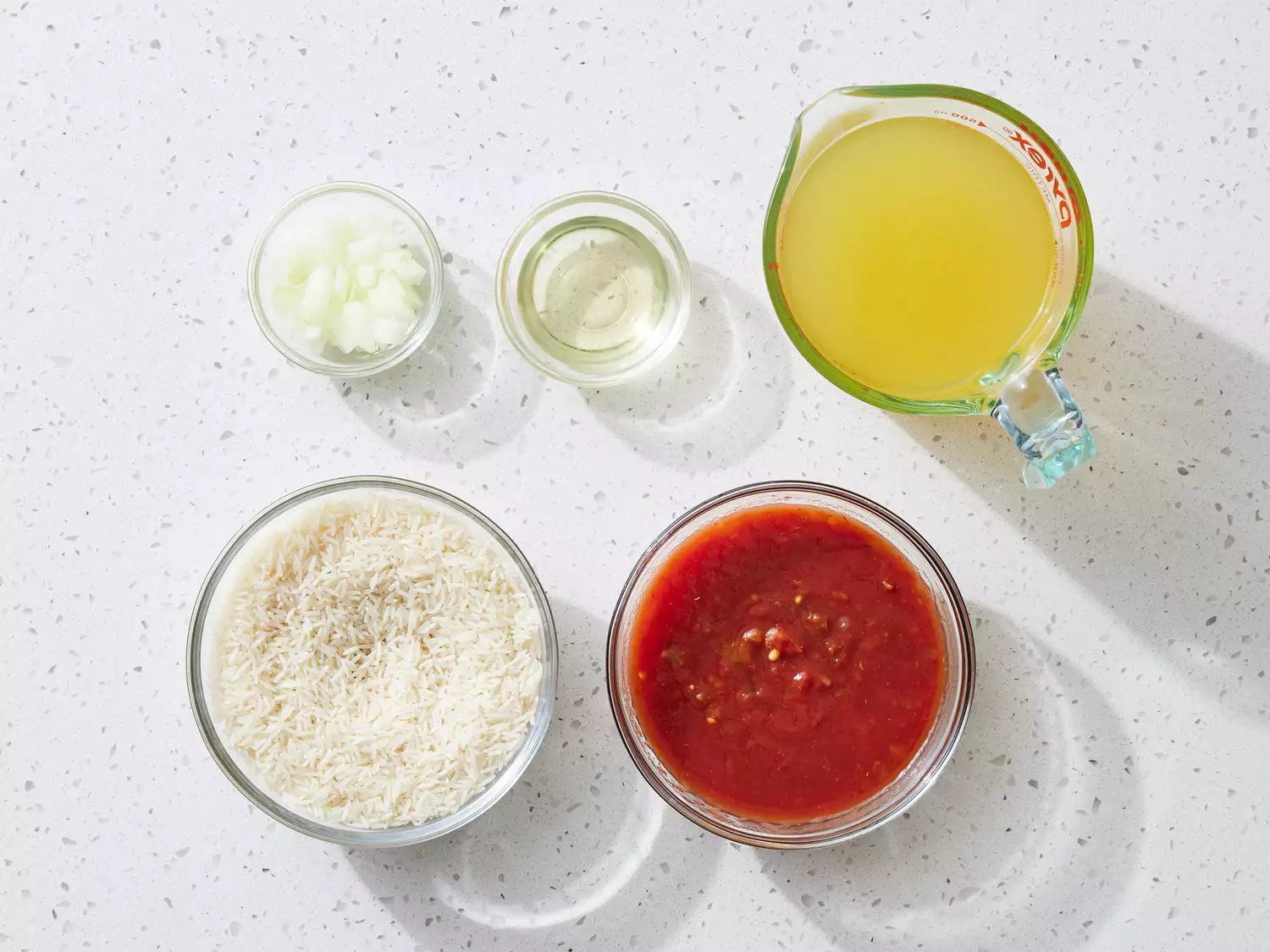 Ingredients to make Spanish rice