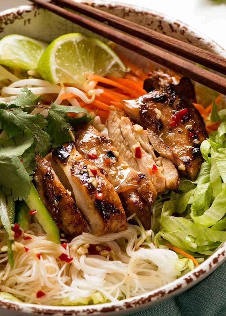 Vietnamese noodles with lemongrass chicken 7.jpg